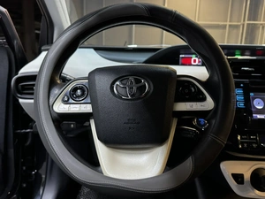 Лифтбек Toyota Prius 2017 года, 1747000 рублей, Красноярск