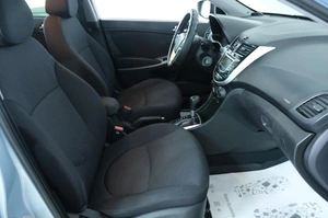 Седан Hyundai Solaris 2013 года, 899000 рублей, Омск