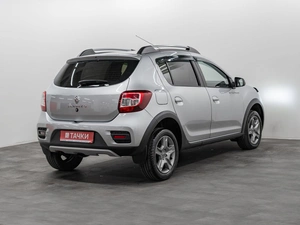 Хетчбэк Renault Sandero Stepway 2021 года, 1300000 рублей, Красноярск