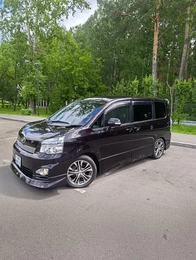 Минивэн Toyota Voxy 2010 года, 1500000 рублей, Железногорск