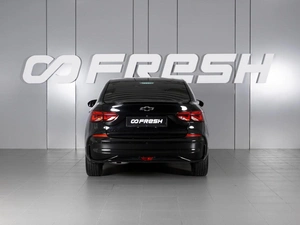 Седан Chevrolet Monza 2023 года, 1799000 рублей, Красный Пахарь
