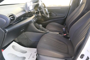 Хетчбэк Toyota Yaris 2021 года, 1229000 рублей, Омск