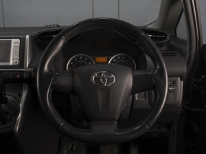 Минивэн Toyota Wish 2010 года, 1590000 рублей, Омск