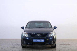 Седан Toyota Avensis 2009 года, 1049000 рублей, Омск