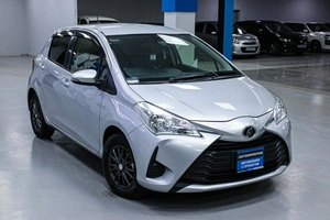 Хетчбэк Toyota Vitz 2017 года, 958000 рублей, Солонцы