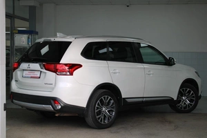 Внедорожник Mitsubishi Outlander 2017 года, 2523500 рублей, Красноярск