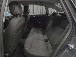 Седан Opel Astra 2013 года, 820000 рублей, Красноярск