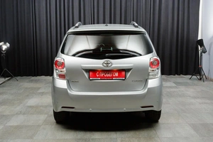 Минивэн Toyota Verso 2011 года, 1249000 рублей, Красноярск