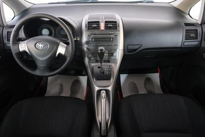Хетчбэк Toyota Auris 2007 года, 719000 рублей, Омск