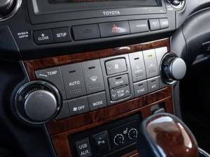 Внедорожник Toyota Highlander 2013 года, 1800000 рублей, Волгоград