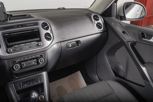 Внедорожник Volkswagen Tiguan 2013 года, 1629000 рублей, Томск