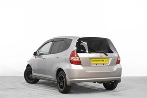 Хетчбэк Honda Fit 2001 года, 299000 рублей, Барнаул