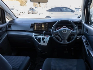 Минивэн Toyota Isis 2010 года, 1232000 рублей, Краснодар