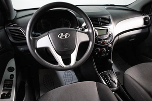 Седан Hyundai Solaris 2011 года, 599000 рублей, Сургут
