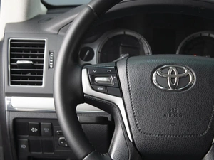 Внедорожник Toyota Land Cruiser 2015 года, 5490000 рублей, Омск