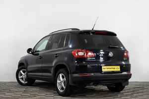 Внедорожник Volkswagen Tiguan 2010 года, 1489000 рублей, Сургут