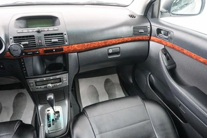 Универсал Toyota Avensis 2005 года, 1049000 рублей, Красноярск