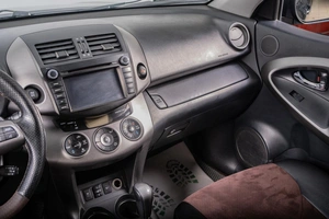 Внедорожник Toyota RAV4 2011 года, 1459000 рублей, Томск