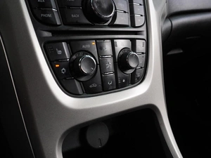 Хетчбэк Opel Astra 2011 года, 933000 рублей, Воронеж