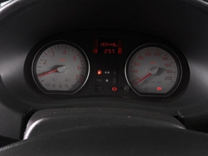 Хетчбэк Renault Sandero 2011 года, 665000 рублей, Красный Пахарь