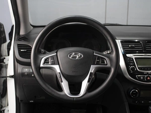 Хетчбэк Hyundai Solaris 2013 года, 915777 рублей, Омск