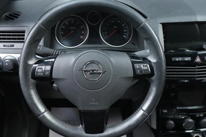 Хетчбэк Opel Astra GTC 2010 года, 609000 рублей, Челябинск