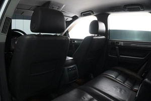 Внедорожник Volkswagen Touareg 2006 года, 1020000 рублей, Омск