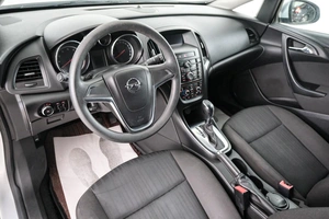 Хетчбэк Opel Astra 2012 года, 899000 рублей, Красноярск