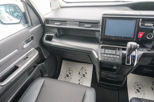Минивэн Honda Stepwgn Spada 2015 года, 1699000 рублей, Красноярск