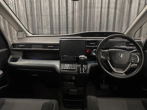 Минивэн Honda Stepwgn 2018 года, 1899000 рублей, Красноярск