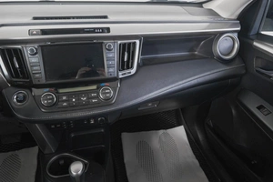 Внедорожник Toyota RAV4 2019 года, 2979000 рублей, Кемерово