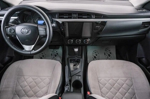 Седан Toyota Corolla 2015 года, 1149000 рублей, Красноярск