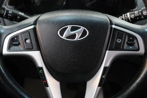 Хетчбэк Hyundai Solaris 2015 года, 949000 рублей, Омск