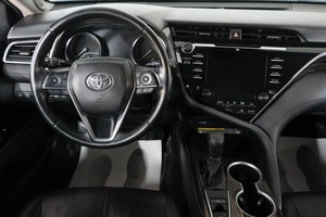 Седан Toyota Camry 2018 года, 2839000 рублей, Омск