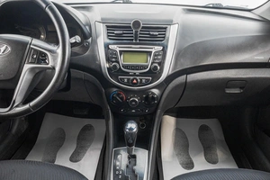 Седан Hyundai Solaris 2011 года, 729000 рублей, Барнаул