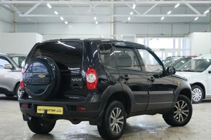 Внедорожник Chevrolet Niva 2010 года, 459000 рублей, Омск