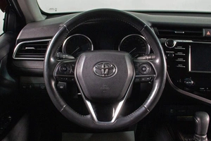 Седан Toyota Camry 2019 года, 2859000 рублей, Сургут