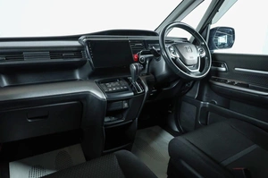 Минивэн Honda Stepwgn Spada 2017 года, 1999000 рублей, Новосибирск
