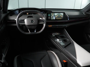 Лифтбек Changan UNI-V 2024 года, 2098000 рублей, Красный Пахарь