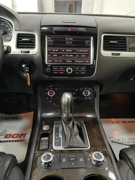 Внедорожник Volkswagen Touareg 2013 года, 1987000 рублей, Солонцы