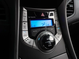 Седан Hyundai Elantra 2012 года, 999000 рублей, Воронеж
