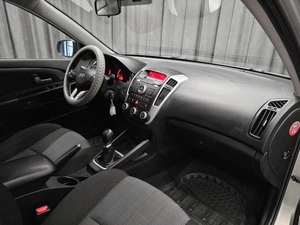 Хетчбэк Kia Ceed 2012 года, 750000 рублей, Красноярск