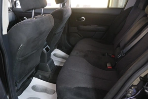 Хетчбэк Nissan Tiida 2010 года, 879000 рублей, Омск