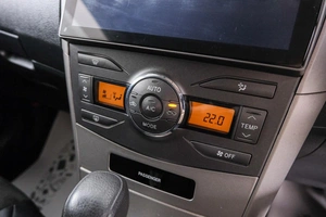 Универсал Toyota Corolla Fielder 2010 года, 999000 рублей, Красноярск