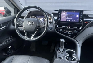 Седан Toyota Camry 2023 года, 3302000 рублей, Солонцы