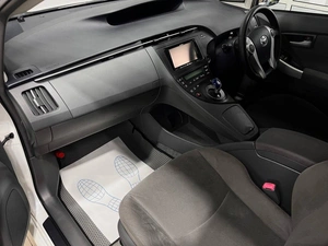 Лифтбек Toyota Prius 2011 года, 999000 рублей, Красноярск