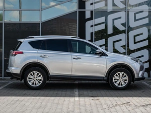 Внедорожник Toyota RAV4 2016 года, 2430000 рублей, Краснодар