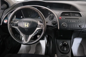 Хетчбэк Honda Civic 2007 года, 719000 рублей, Омск