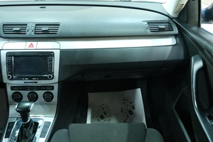 Седан Volkswagen Passat 2008 года, 799000 рублей, Омск