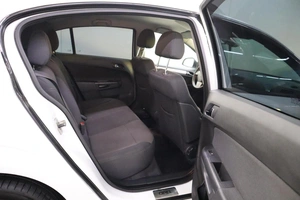 Седан Opel Astra 2012 года, 700000 рублей, Брянск